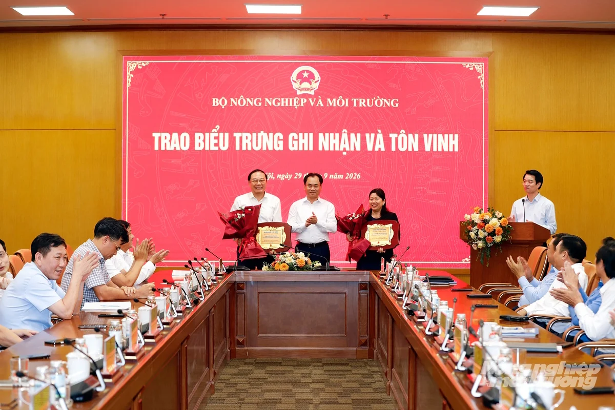 Tri ân hai Thứ trưởng Bộ Nông nghiệp và Môi trường